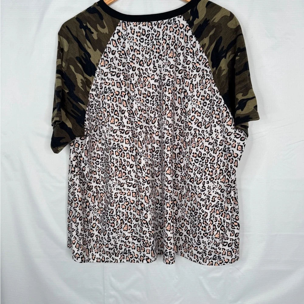 SHEIN Plus 1X Leopard Camo Raglan Top Short Sleeve Casual Tee - Picture 5 of 8